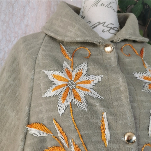 Handmade Vintage Embroidered Poncho - Picture 3 of 4